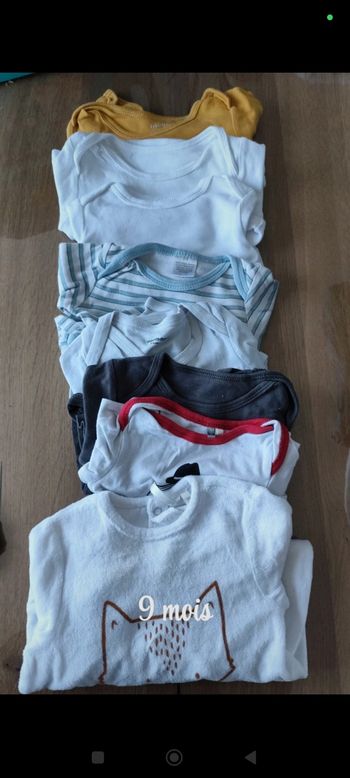 Lot bodies + 1 pyjamas