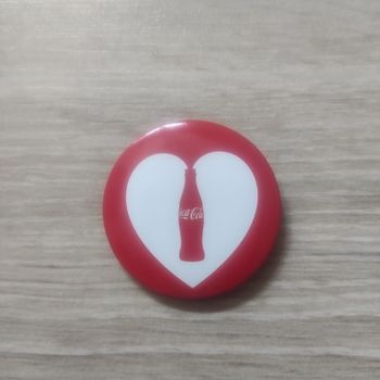 Broche ronde Coca cola rouge et blanc