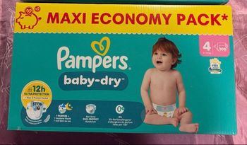Un carton de couches Pampers taille 4 normal 
