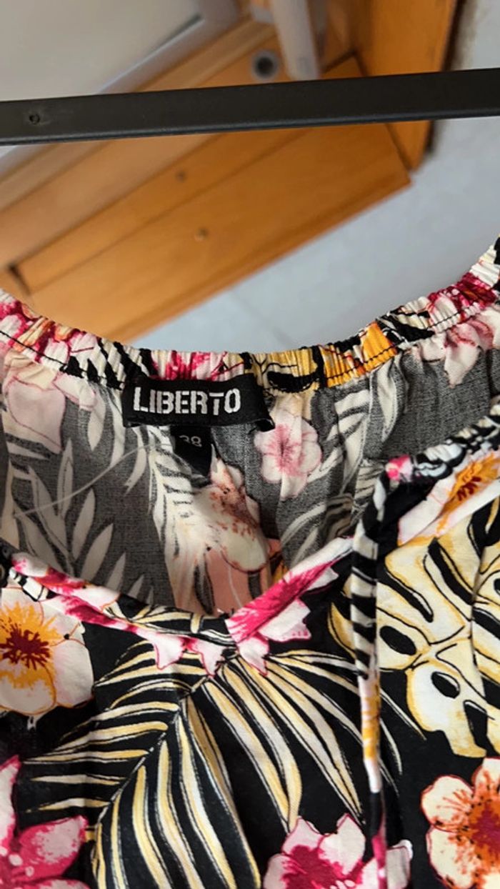 Top court neuf liberto taille 38 - photo numéro 2