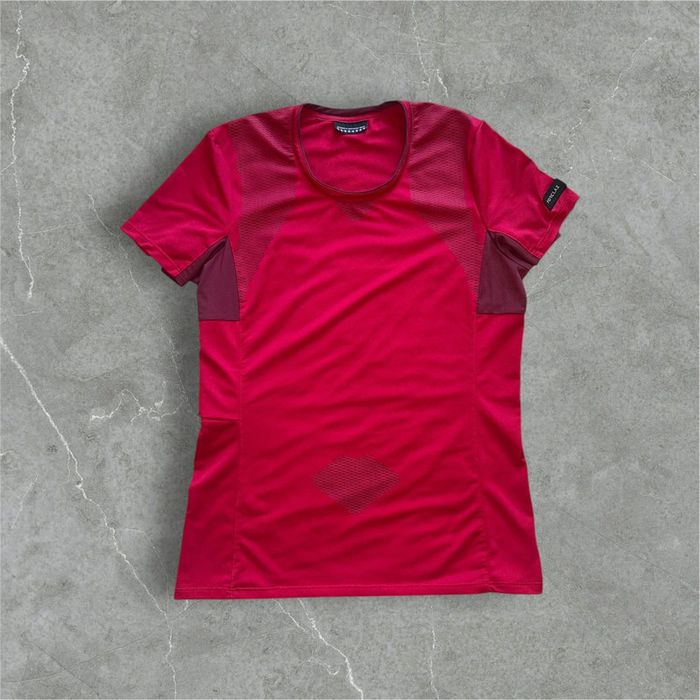 Tee shirt technique femme de la marque Forclaz. Taille S . Couleur bordeaux. Excellent état