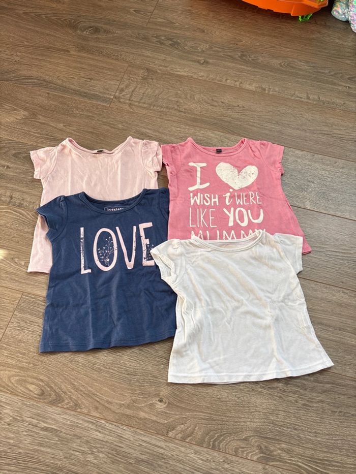 Lot de 4 tee shirts manches courtes en 12 mois