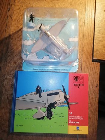 Tintin Avion N18 L Avion beige des faux monnayeurs