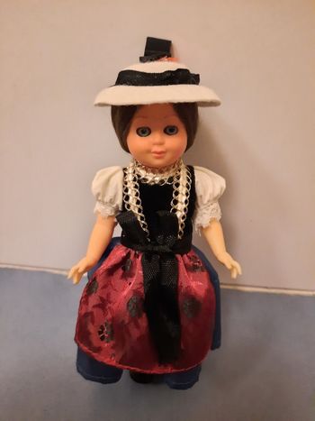 Très belle poupée de collection vintage