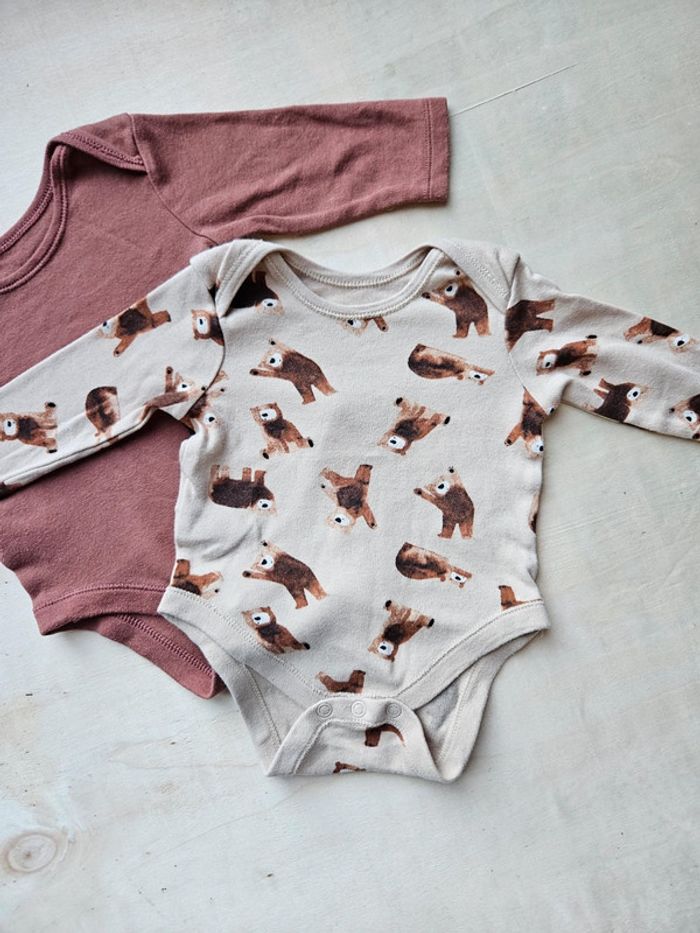 Lot de 2 bodies taille 3-6 mois - photo numéro 2