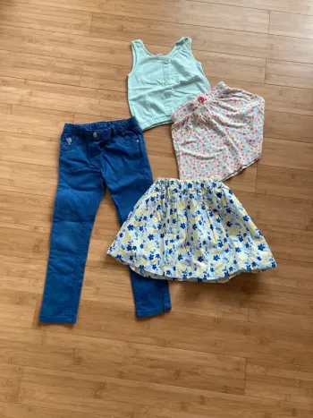 4 ans - Set 4 pièces - 1 ensemble 2 pièces et 1 jupe