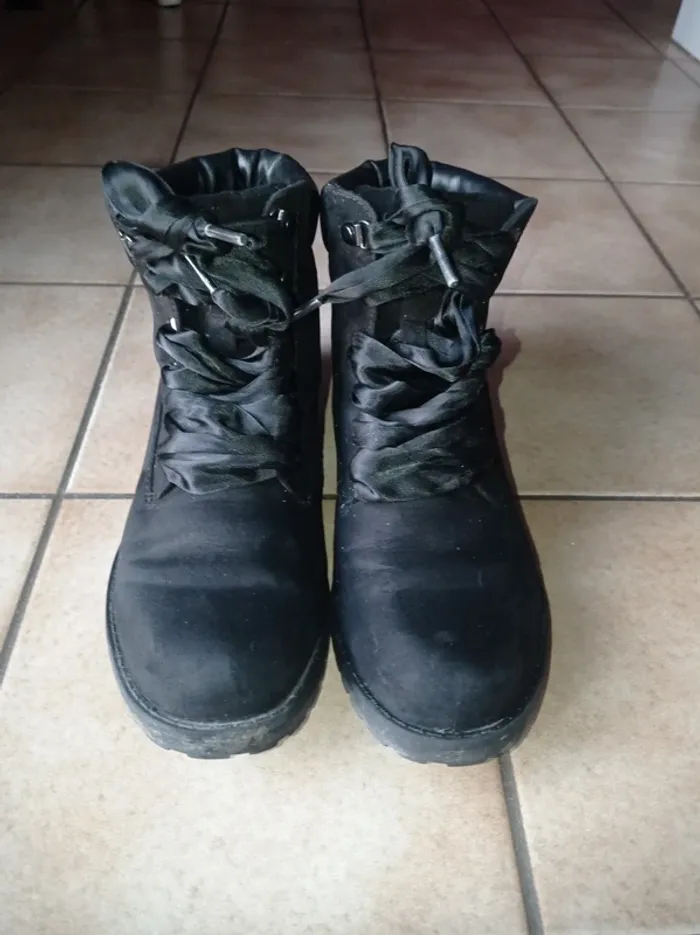 Bottine synthétique effet daim noir lacets rubans - photo numéro 4