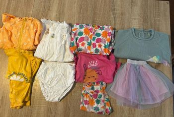 Lot ensemble vêtement 12/18 mois lisant fille 