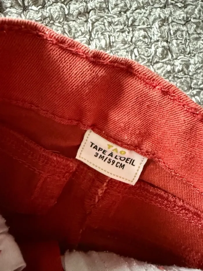 Jeans slim rouge avec ceinture (3mois) - photo numéro 4