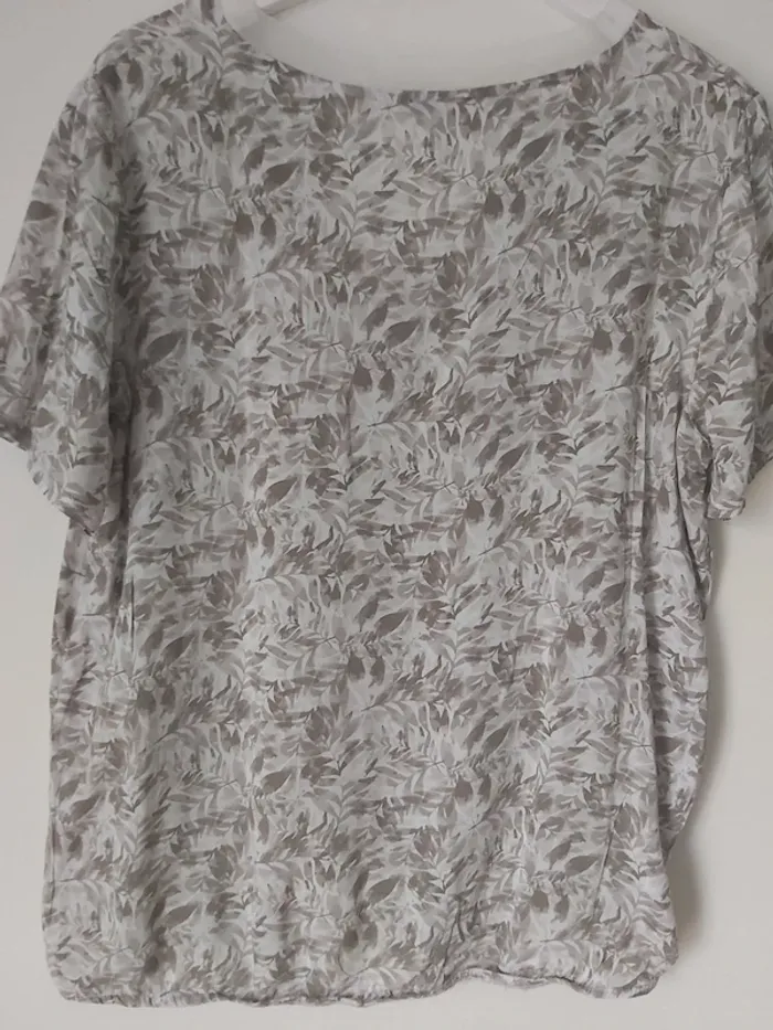 Blouse blanche et grise Only - photo numéro 3