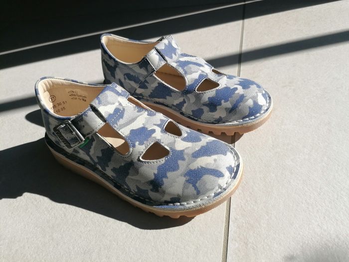 Très jolies 💜 sandales 'Kickers' - photo numéro 2