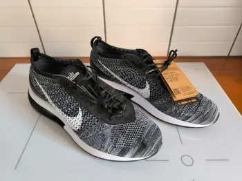 NEUF Nike chaussures Air Max FlyKnit Racer (noir / blanc) pointure 45