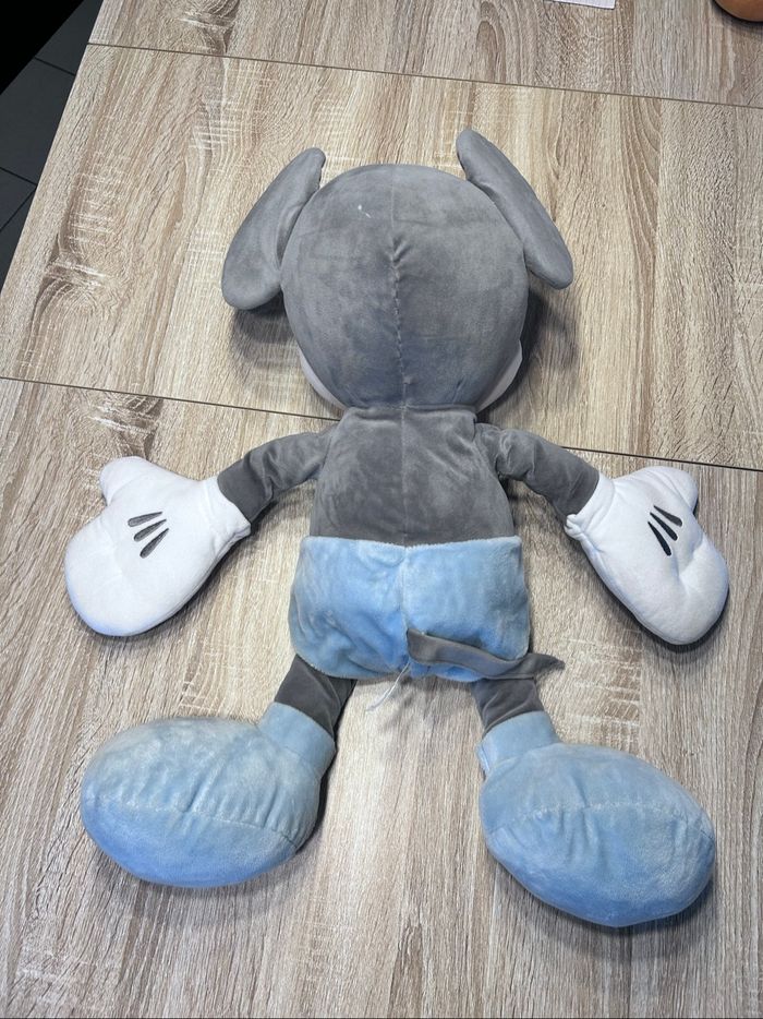 Grande peluche Mickey – Disneyland – Environ 60 cm – Très bon état – Collector Disney - photo numéro 3