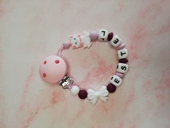 Attache tetine Marie