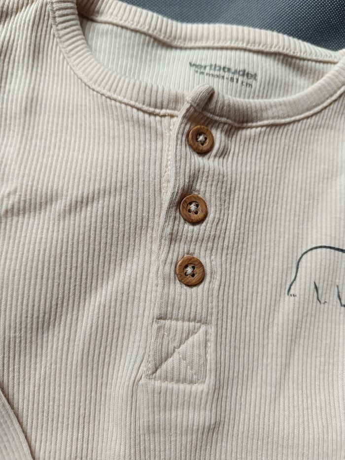 T-shirt ML beige côtelé 🦕 Taille 18 mois - photo numéro 3