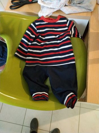 Ensemble T shirt sweat et pantalon bébé 6 mois