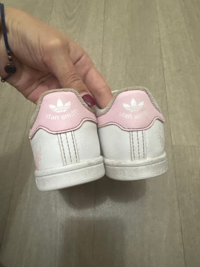 Chaussures Adidas taille 26 pour filles - photo numéro 2