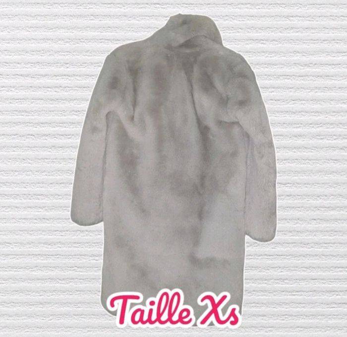 🩶 Manteau en fausse fourrure grise effet brillant taille xs. - photo numéro 3