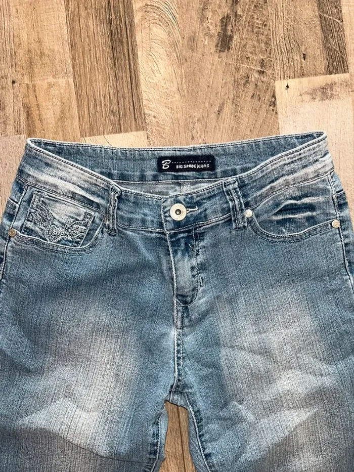 Pantacourt en jean taille 38 style Y2K boutons bas de jambe - photo numéro 4