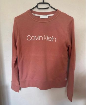 Pull Calvin Klein rose