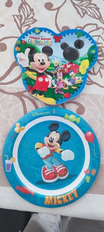 Deux assiettes Mickey