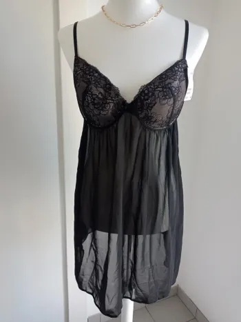 Nuisette sexy transparente dentelle avec bretelles fines neuf avec étiquette T.Xl H&M