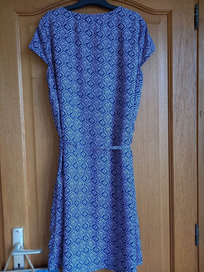 Robe manches courtes bleu marine et blanche taille 40 - photo numéro 5