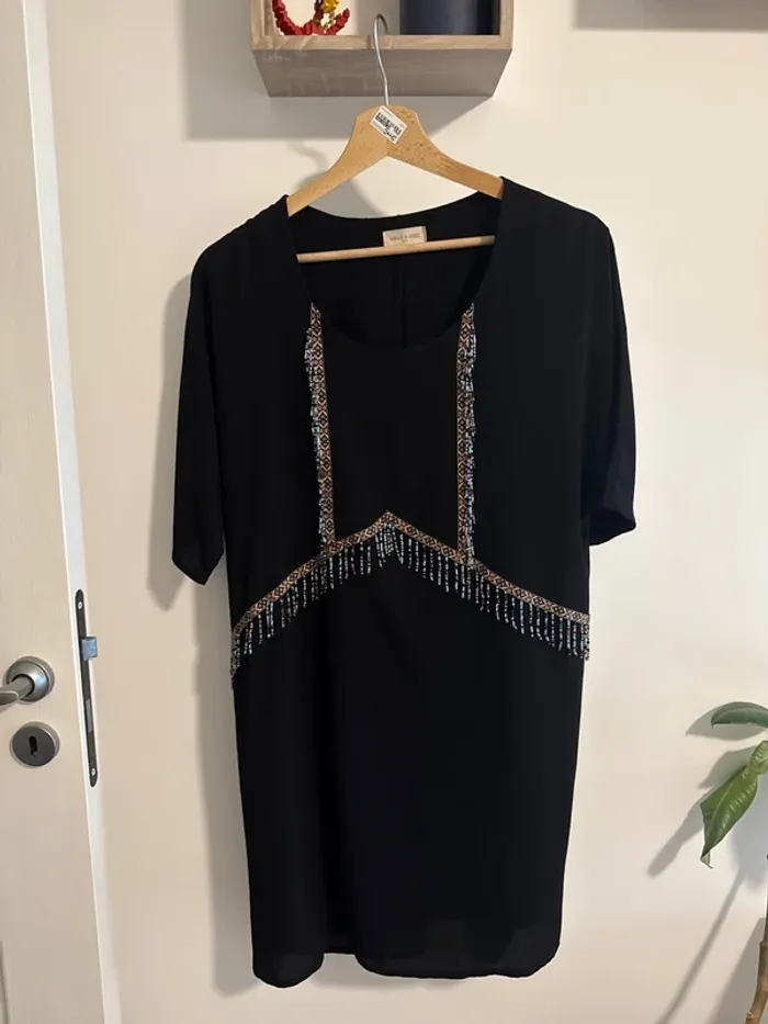 Robe droite à perles