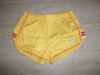 Short coton jaune 1 poche arrière taille 5/44 NEUF
