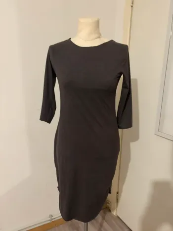 Robe moulante noire – Manches 3/4
