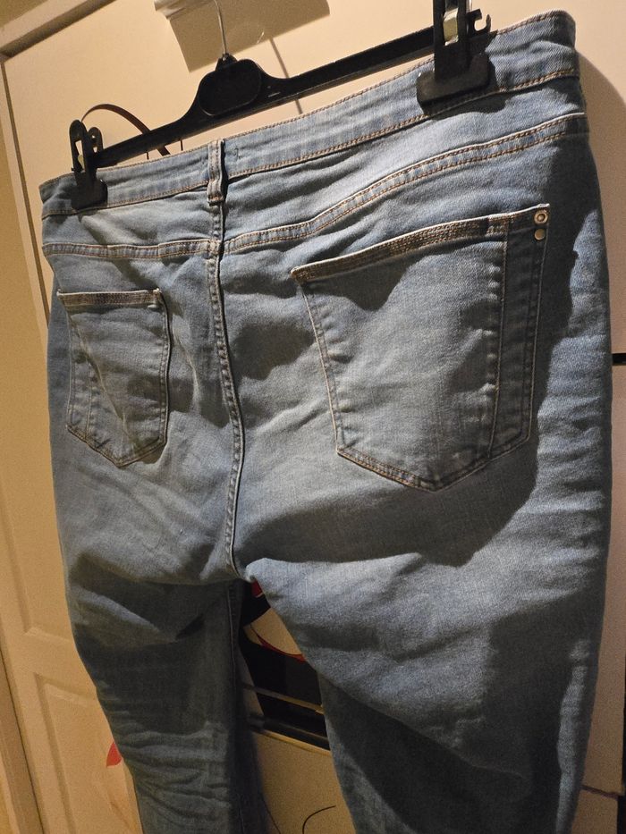 Jean droit bleu délavé à revers léopard T.44/46 Gémo - photo numéro 4