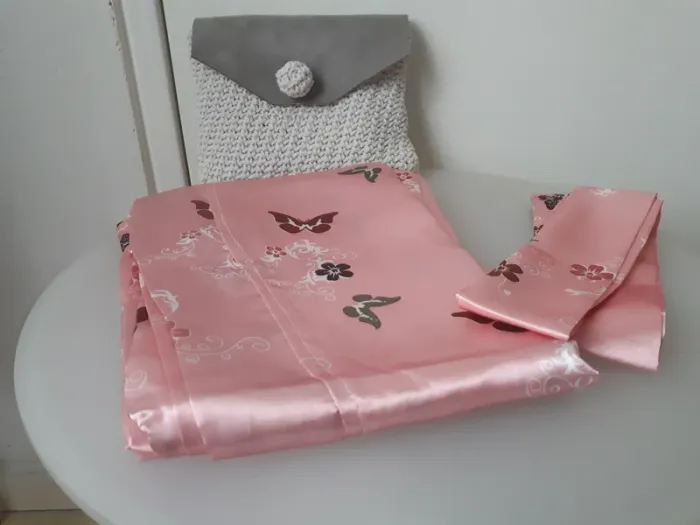 Peignoir en satin rose taille M - photo numéro 4