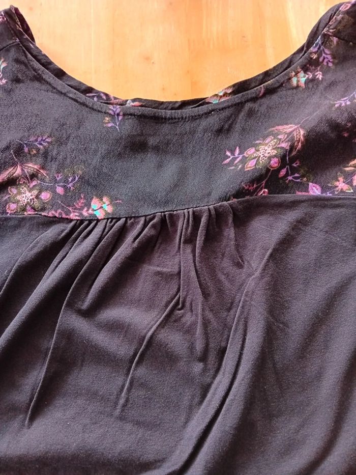 Tee-shirt noir et motifs cachemire - photo numéro 4