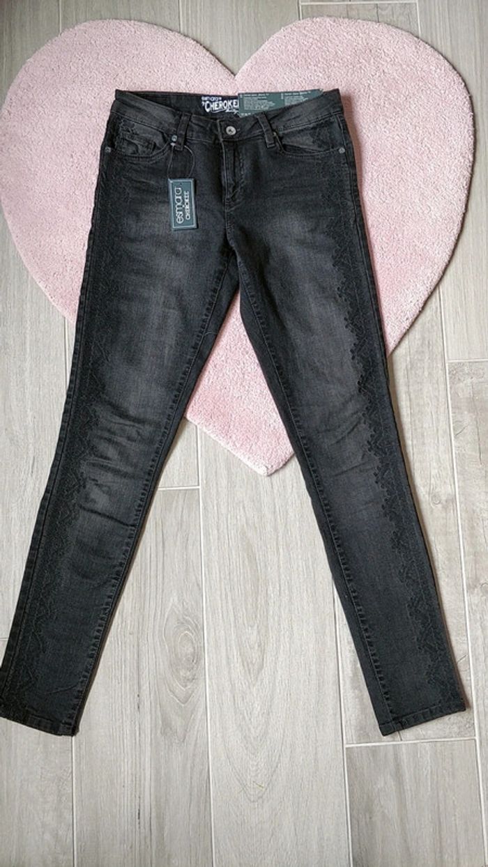 Jean slim neuf - photo numéro 2