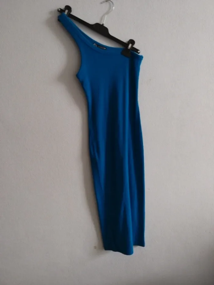 Robe moulante mono epaule taille S