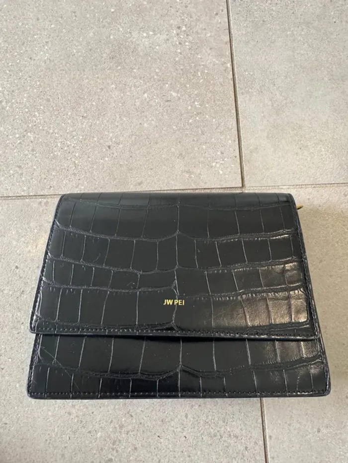 Sac à bandoulière Jw Pei, bon état mais il y a quelques marques d'usures, 20x15cm