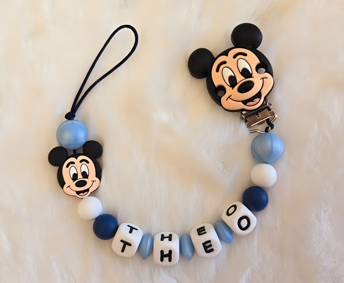 Attache sucette personnalisé en silicone mickey