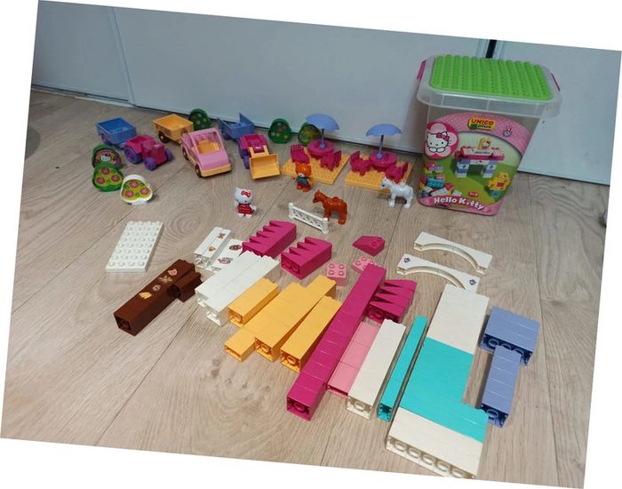 Lot construction hello kitty