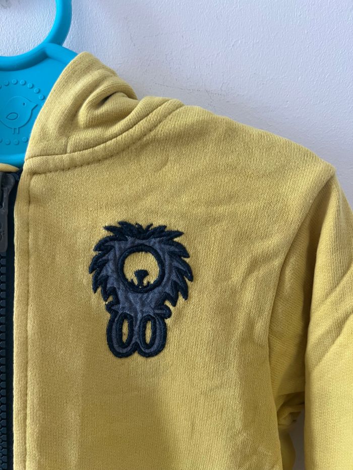 Gilet à capuche jaune - photo numéro 3