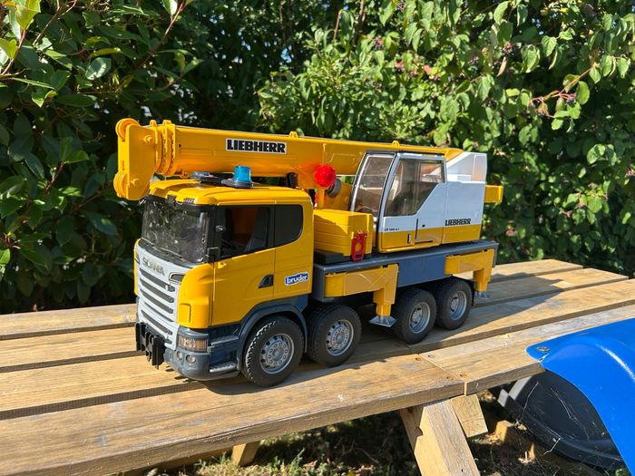 Camion-grue Liebherr Scania Super 560R avec module son et lumière - photo numéro 3