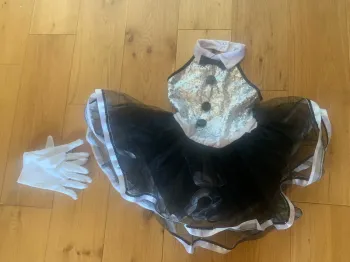Robe de danse avec gants blancs 5-6ans