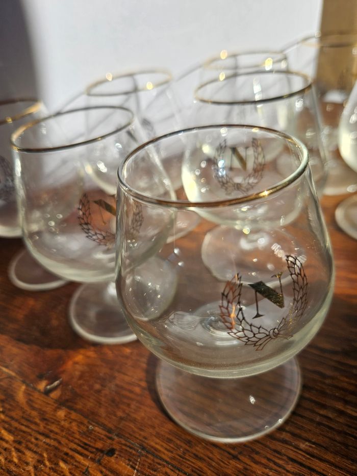 Lot de 8 verres à cognac Napoléon dorés – vintage bar chic - photo numéro 8