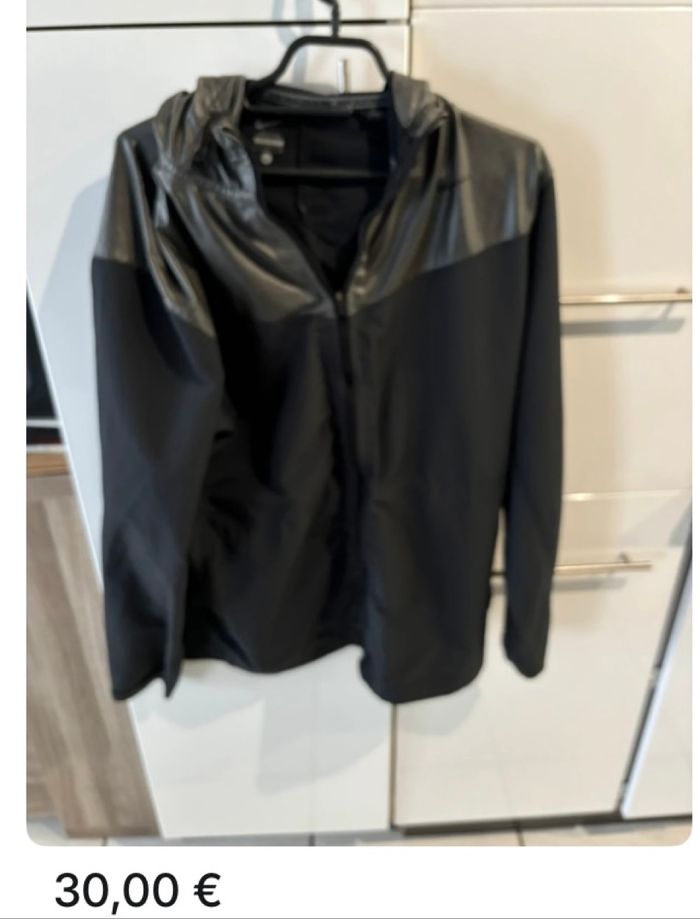 Veste très peu porté comme neuve fine Nike