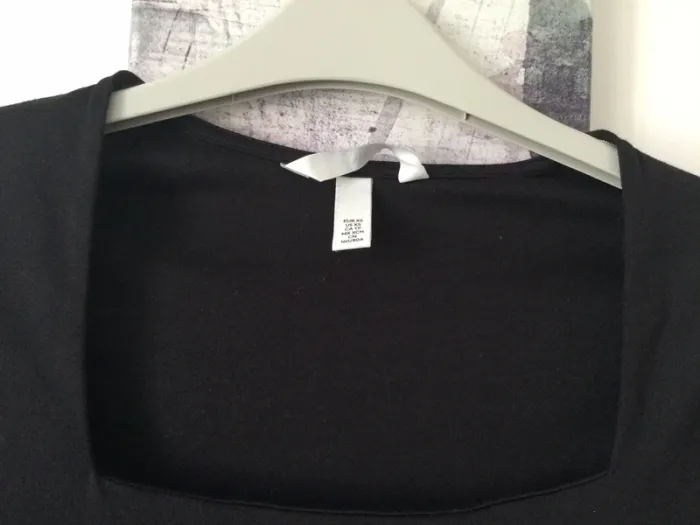Top noir col en u H&M taille xs - photo numéro 3