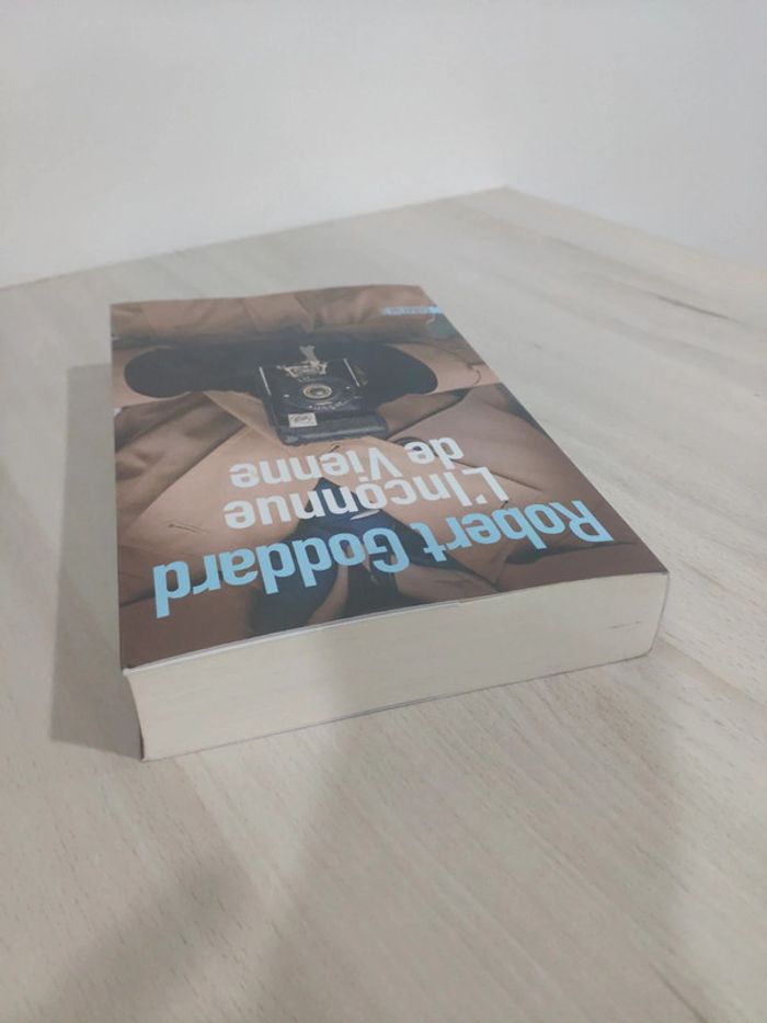 Livre grand format L'inconnue de Vienne Goddard - photo numéro 4