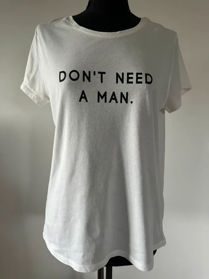 T-shirt Dont need a man