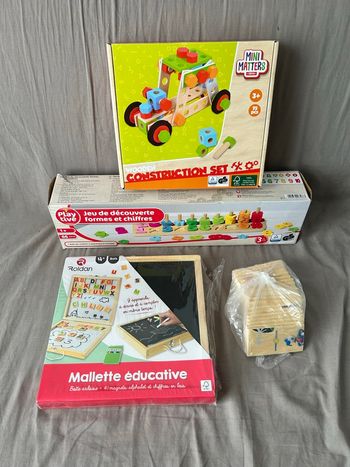Lot de jouets en bois