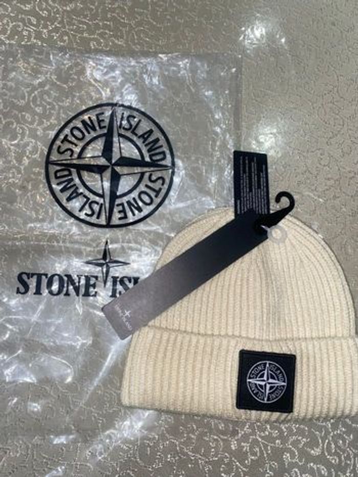 Bonnet stone island crème neuf - photo numéro 2