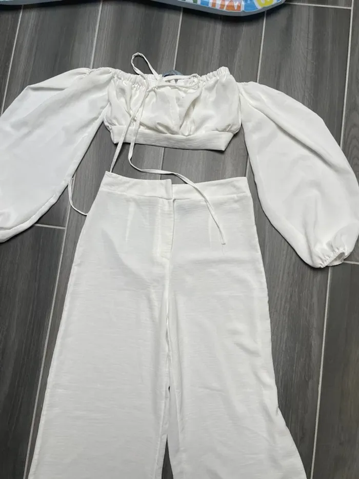 Ensemble blanc crop top pantalon - photo numéro 2