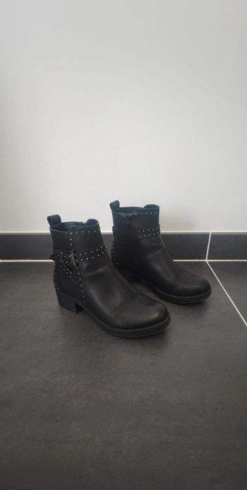 Paires de bottines noires taille 38